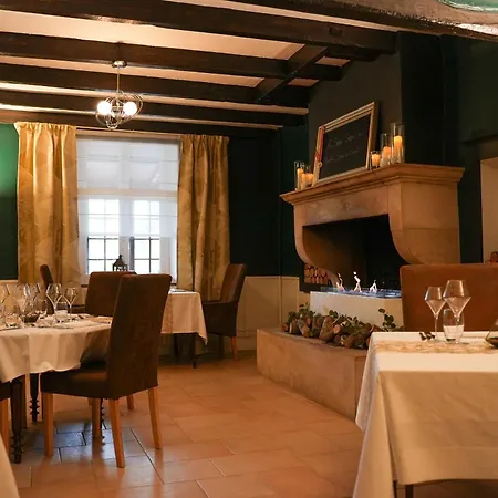 Logis Le Relais De La Voie Sacree 2*