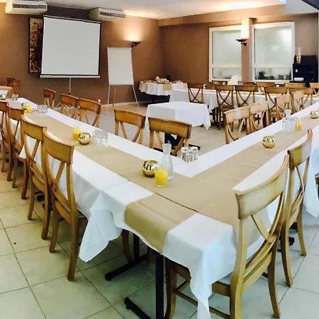 Logis Le Relais De La Voie Sacree 2* Issoncourt