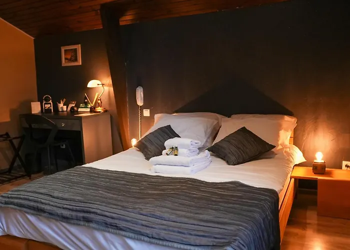 Hotel Logis Le Relais De La Voie Sacree Issoncourt