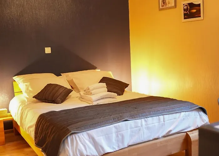 Logis Le Relais De La Voie Sacree 2*