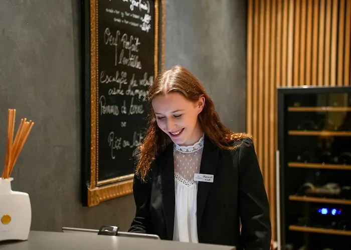 Hotel Logis Le Relais De La Voie Sacree