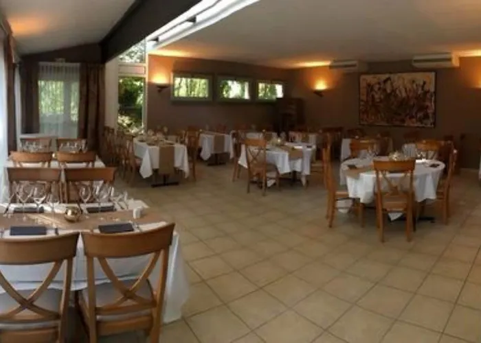 Hotel Logis Le Relais De La Voie Sacree Issoncourt